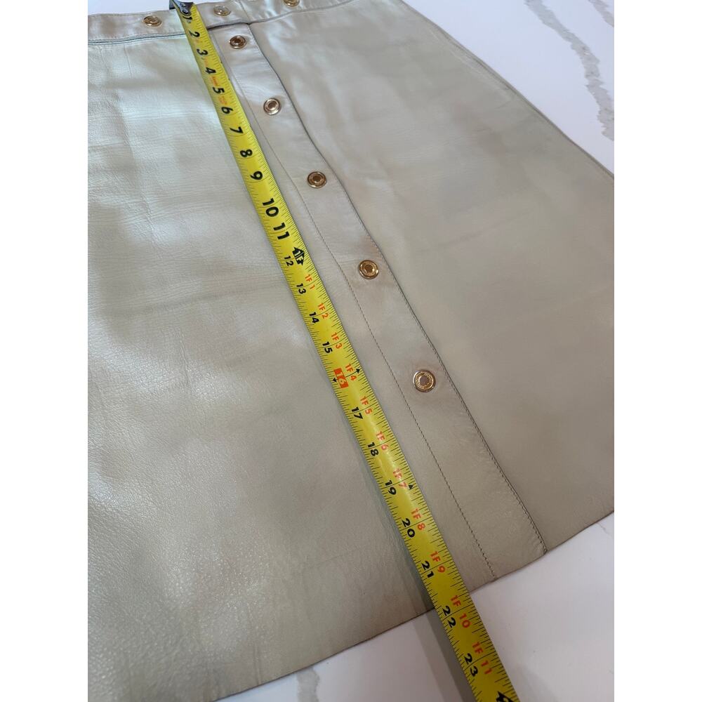 Vtg Gucci Leather Mini A Line Skirt Sz 2 4 Tan Beige Designer Gold Snap Front - Picture 8 of 11